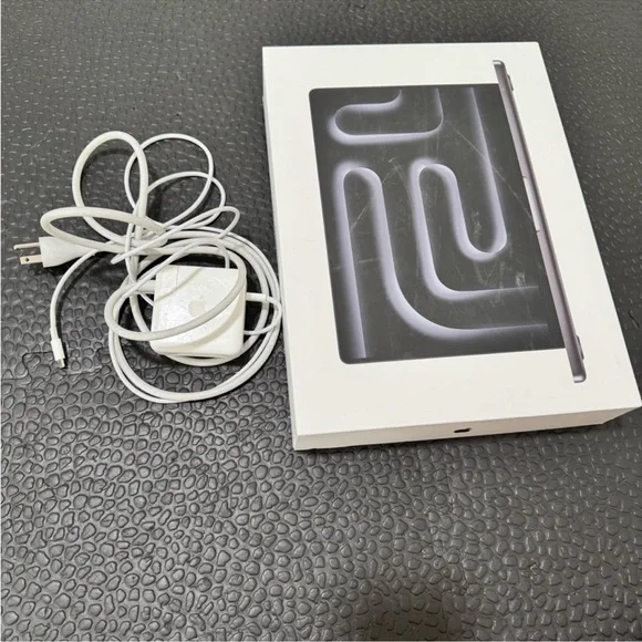 MacBook Pro 13 inch laptop. In GREAT shape. No scratches, works great! - Picture 5 of 14